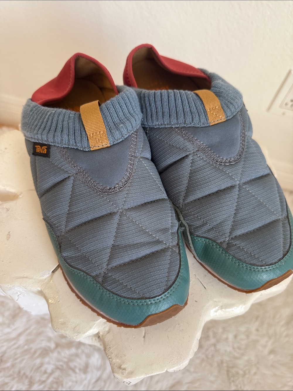 Teva ReEmber Terrain Slippers Size 8
